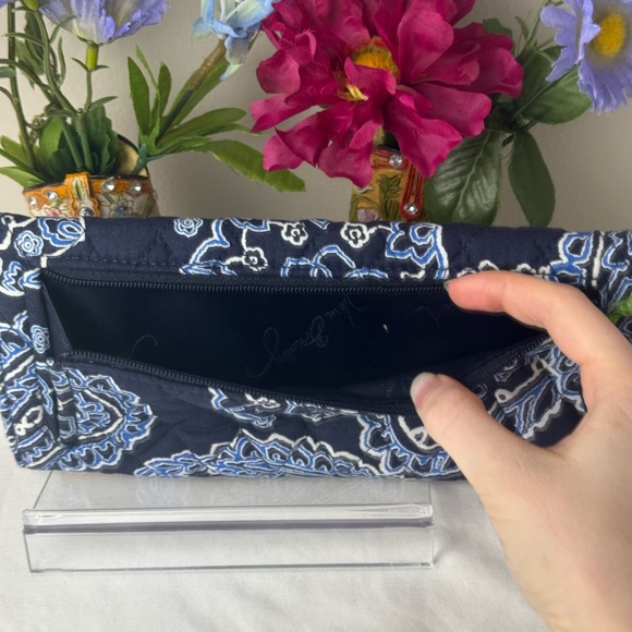 NWT Vera Bradley Blue Bandana Trifold Wallet Retired pattern - Picture 5 of 9